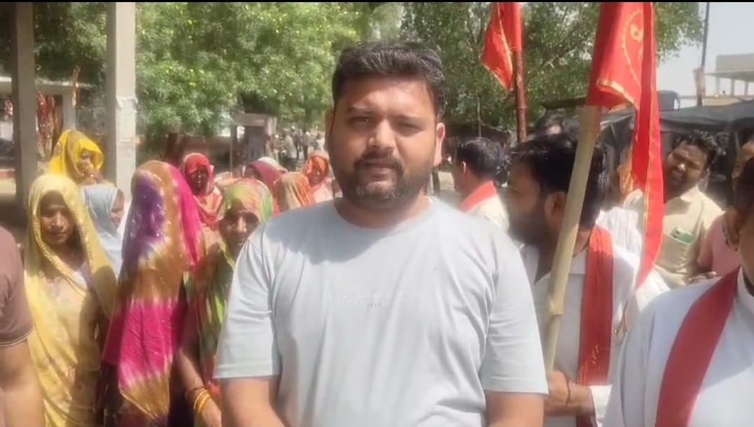 Kanpur Opposition to opening of liquor shop villagers submitted application said people will face problems