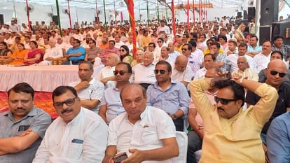 Muzaffarnagar: SP Singh Baghel said - Akhilesh must be smelling bad, for us the best smell comes from cow.