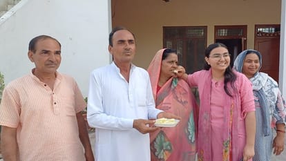 Saharanpur: Farmer's daughter Komal Poonia got sixth rank in UPSC, IPS training is already going on