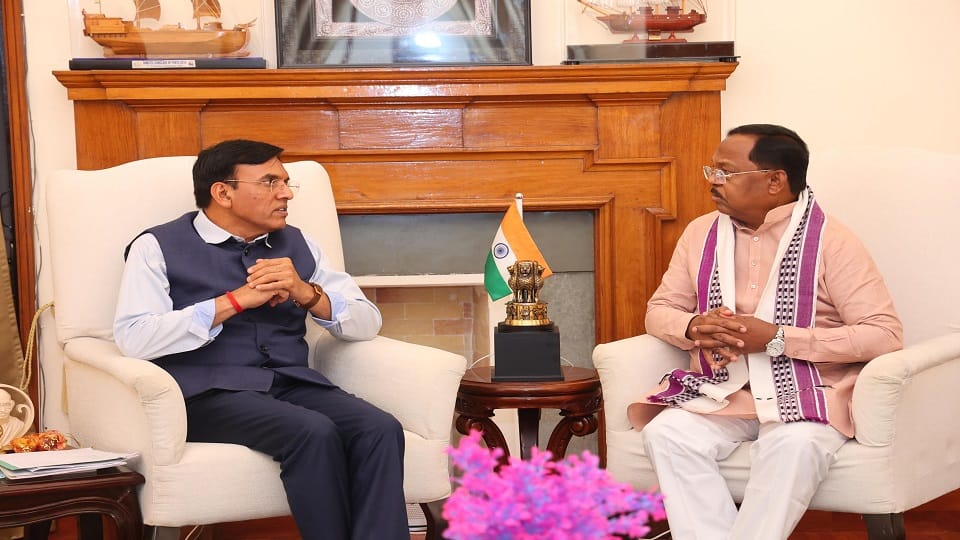 Minister Ram Vichar Netam made a courtesy call on Union Minister Mandaviya in Delhi