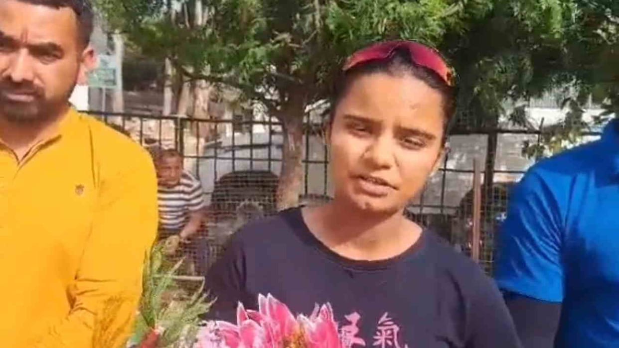 International women cricketer Nandini Kashyap reached Gauchar Karnprayag Chamoli on a private visit