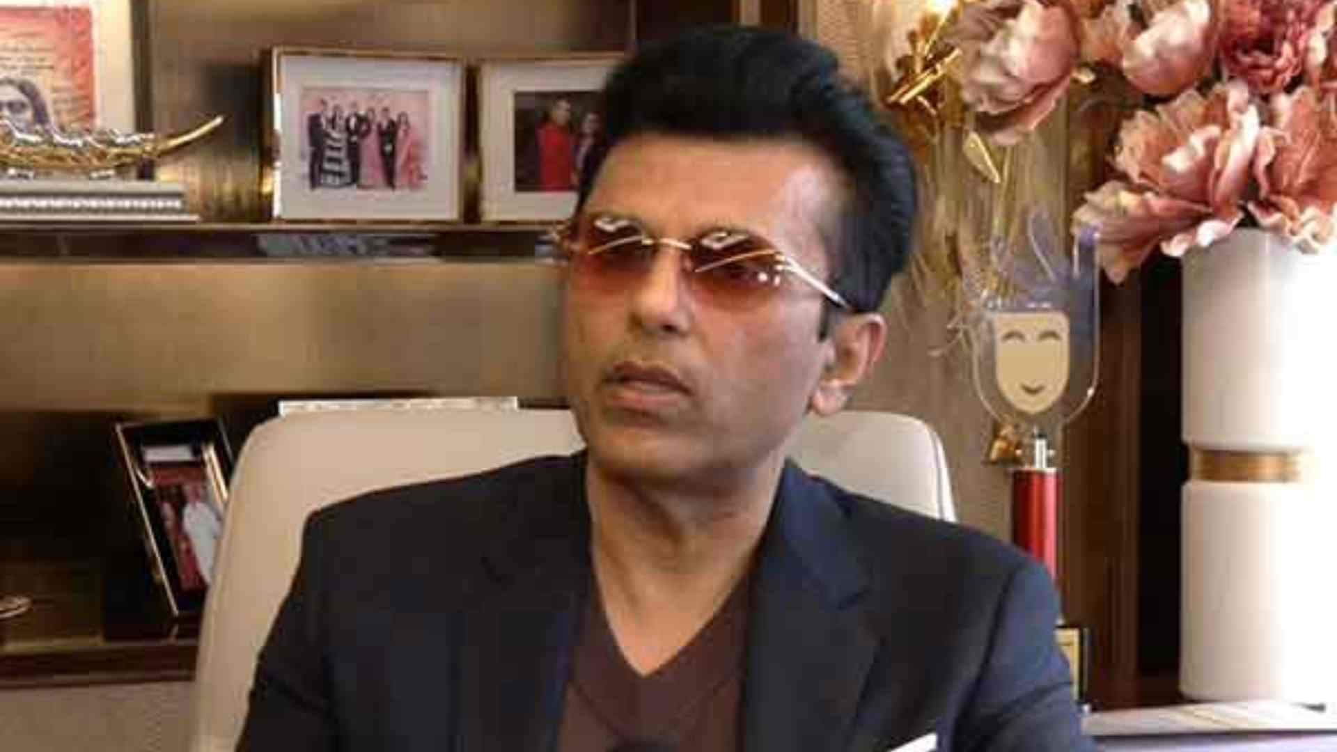 Shah Rukh Khan asks vaastu tips from Anand Pandit before Pathaan and Jawan films