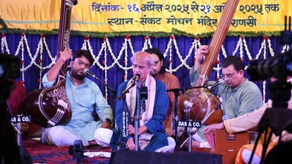 sankat mochan sangeet samaroh Audience mesmerized with singing of Anup Jalota