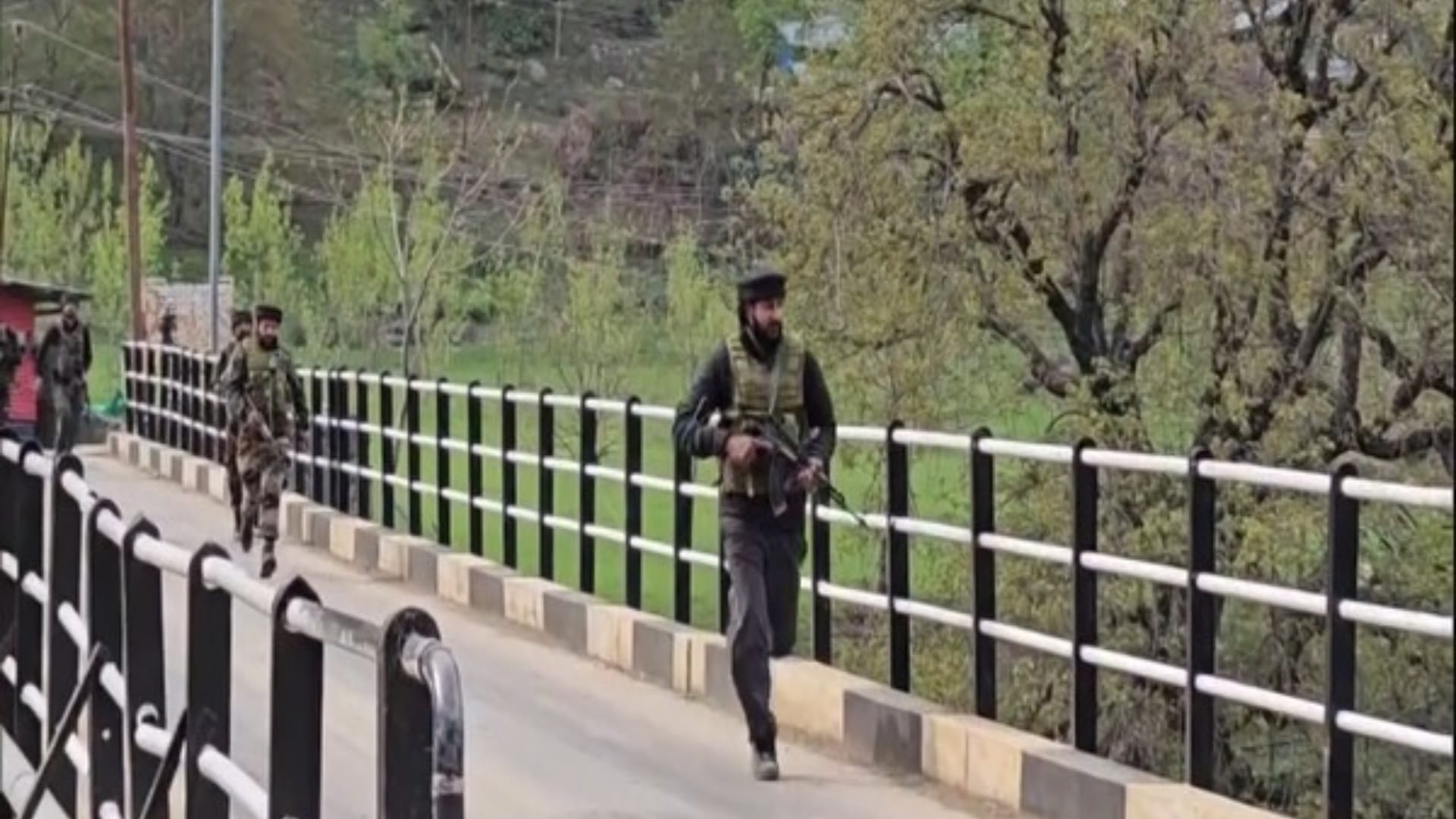 Pahalgam Terror Attack Chauhan family who returned from Kashmir to Dehradun told aap beeti
