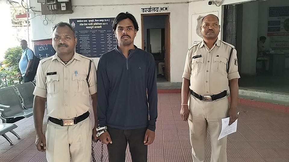 Used to talk on video call made private video of the girl viral accused arrested from Delhi in Jashpur