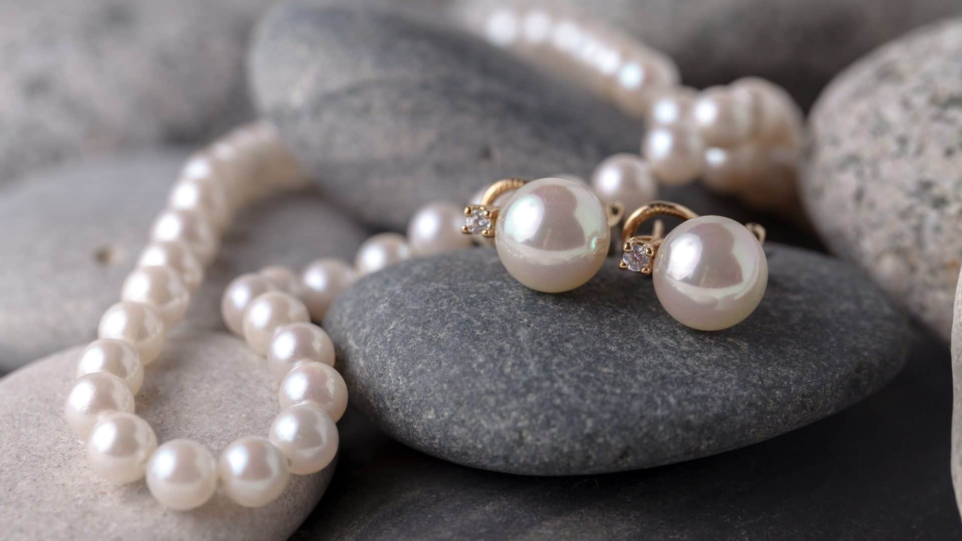 pearl gemstone benefits who should not wear pearl astrology moti kise nahi pehna chahiye