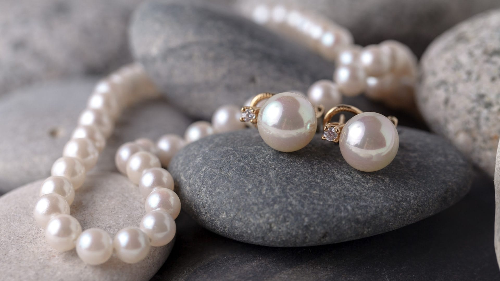 who should not wear pearl according to astrology moti dharan karne ki vidhi aur fayde