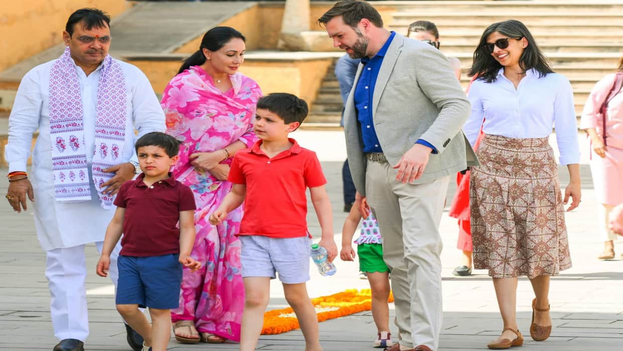 JD Vance See pictures grand welcome of US Vice President JD Vance at Amer Fort farewell given by playing drums