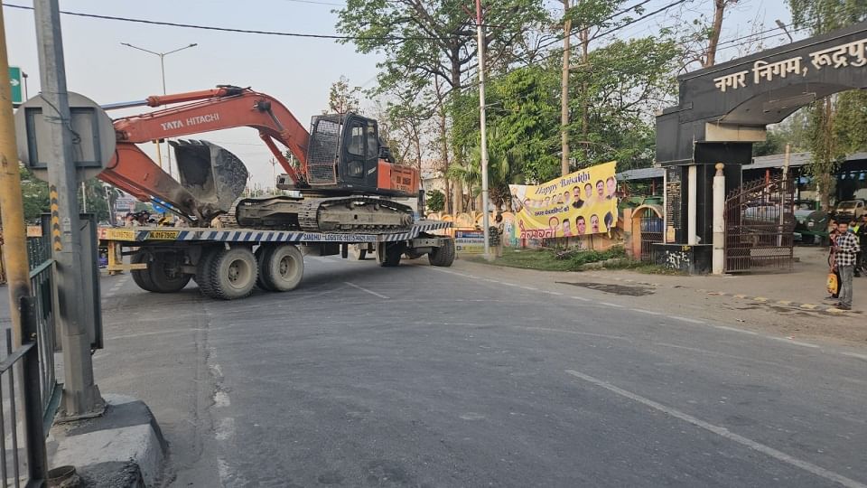 Decades old mausoleum demolished in Rudrapur
