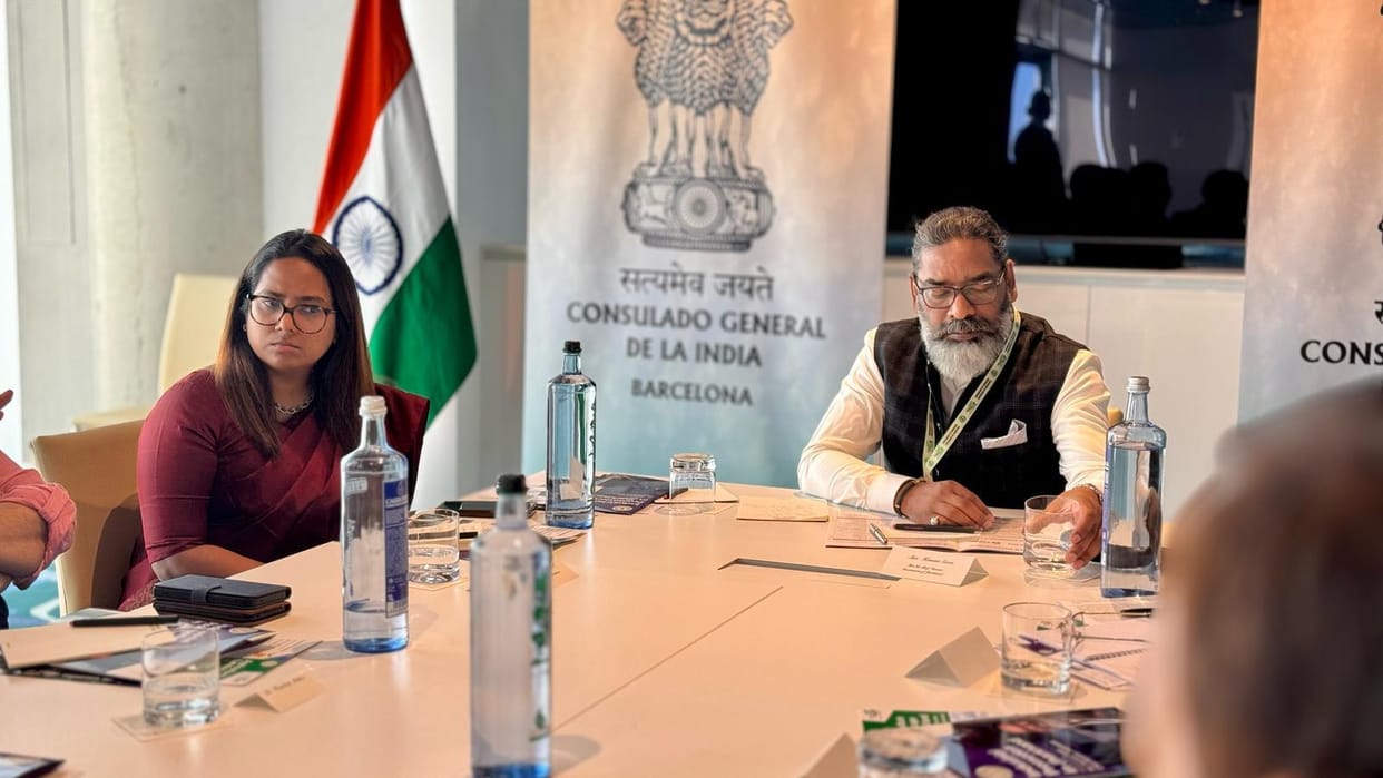 Jharkhand: CM Soren met officials of the famous football club RCD Espanyol In Barcelona