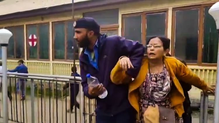 Pahalgam Terrorist Attack: आतंकियों ने धर्म पूछ-पूछकर मारी गोली, बिलखती पत्नी की बात सुन दहल जाएगा दिल