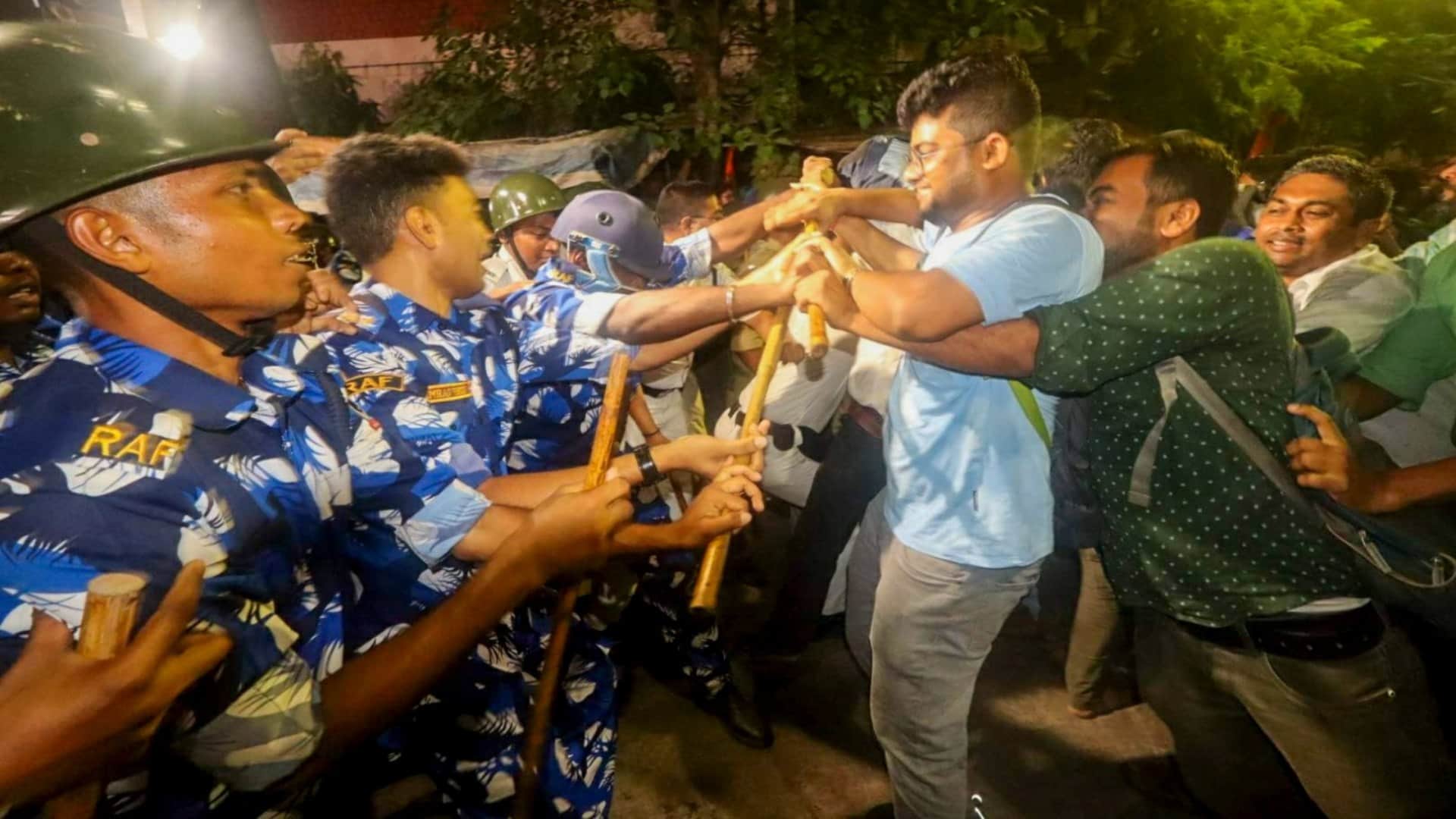 शिक्षकों का विरोध प्रदर्शन