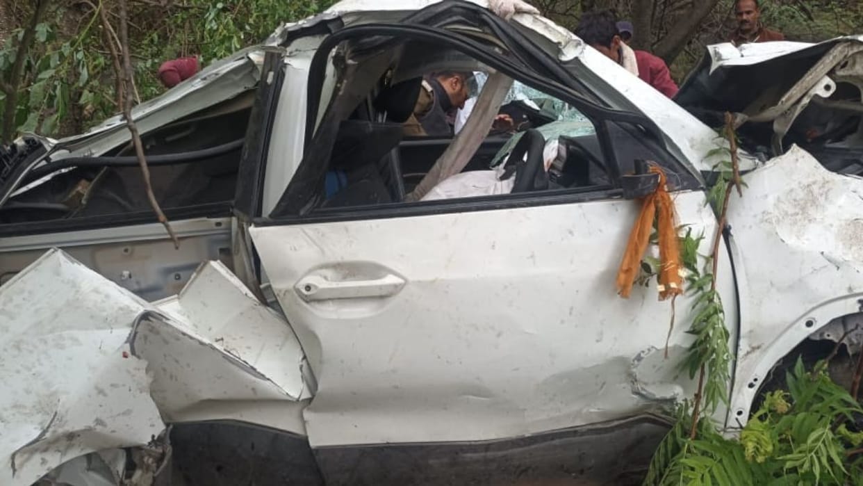 Himachal News Car falls into a ditch on Chaupal-Shimla road father and son killed three injured