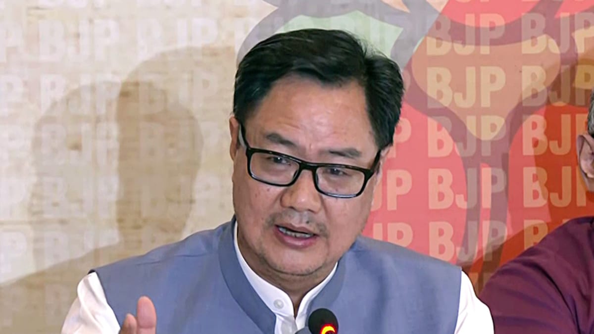 रिजिजू ने अभिजीत दीपके को ‘अपना लड़का’ कहा, फिर CJP प्रमुख पर सवाल उठाए