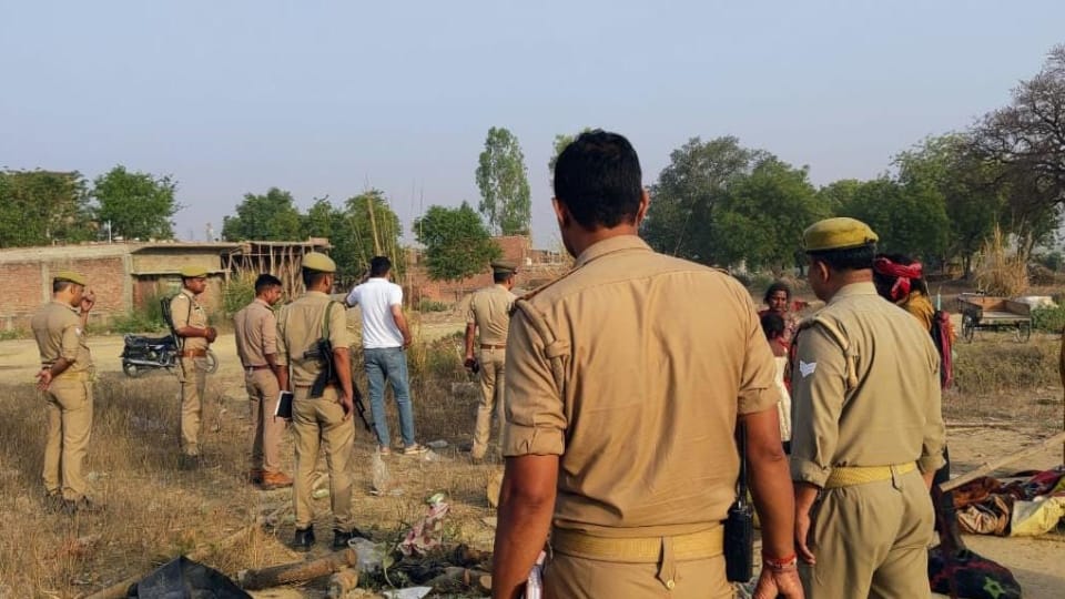 family of snake charmers sleeping in a garden was trampled father and daughter died In Prayagraj