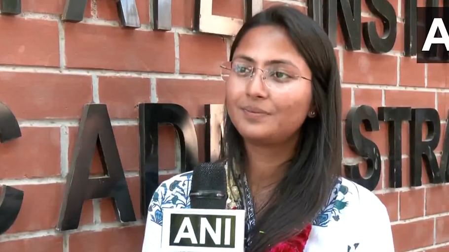 UPSC Toppers: शक्ति दुबे को इससे पहले मिली थी निराशा, हर्षिता की माता नहीं; जानें यूपीएससी टॉपर्स के बारे में Shakti Dubey Secures AIR-1 in UPSC CSE 2024; Two girls in top-3, know about UPSC toppers