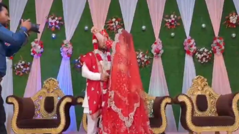 Bijnor man marries her Chinese girlfriend, Xiao adopts Hinduism, video goes viral