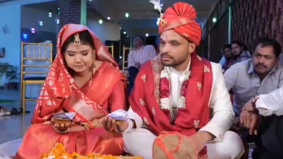 Bijnor man marries her Chinese girlfriend, Xiao adopts Hinduism, video goes viral