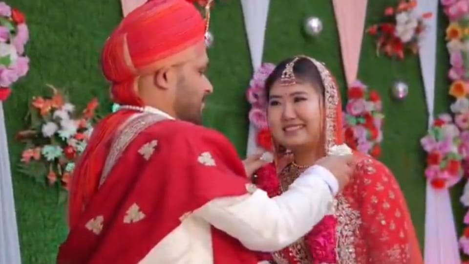 Bijnor man marries her Chinese girlfriend, Xiao adopts Hinduism, video goes viral