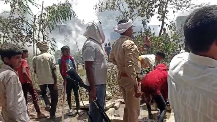 Fire wreaked havoc in Azamgarh 32 huts burnt four people scorched dozens of animals died