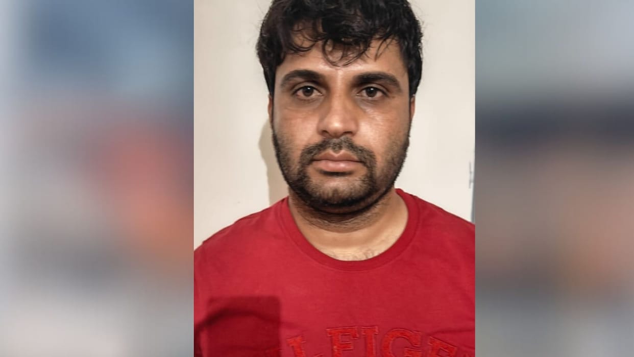 Solver came from Delhi for LDC exam for Rs 4 lakh news in hindi
