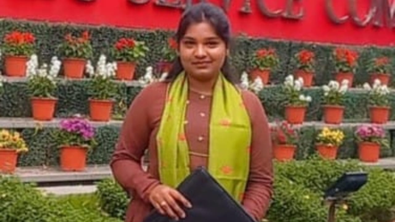 UPSC Result 2025 Hard work and perseverance led to success Sarjit left package of 35 lakh now become officer