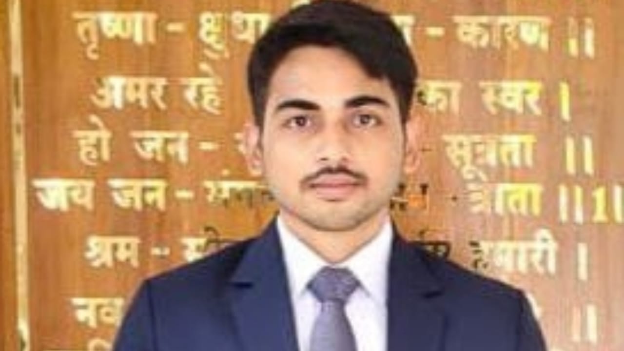 UPSC Result 2025 Hard work and perseverance led to success Sarjit left package of 35 lakh now become officer