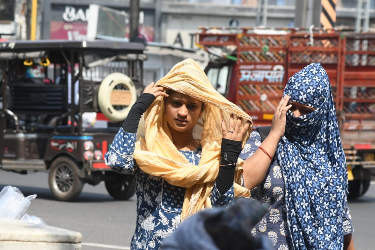 MP Weather Today: Severe heat wave continues in Madhya Pradesh, temperature crosses 44 degrees, Ratlam remains