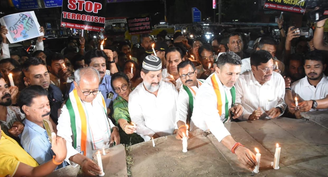 Bhopal: Congress took out a candle march in Bhopal against the Pahalgam terror attack, PCC chief strongly cond