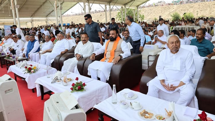 Bihar News : नीतीश सरकार ने बदली मंत्रियों की जिम्मेदारी; देखें, अब किस जिले में कौन प्रभारी मंत्री