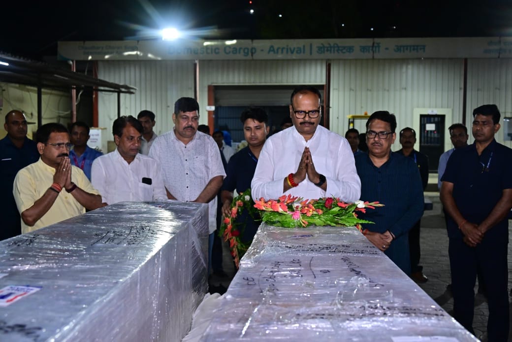 Pahalgam accident: The body of deceased Shubham of Kanpur reached Lucknow airport, atmosphere became emotional