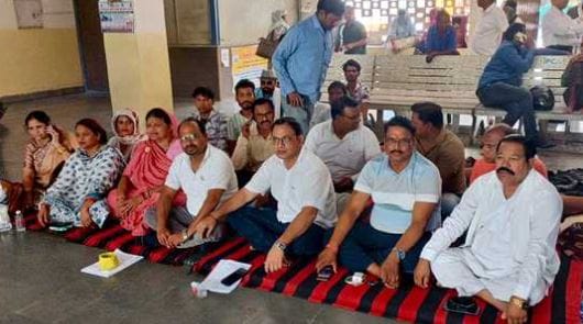 BSP councillors' protest continues BJP comes out in protest