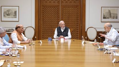 Pahalgam Attack: सर्वदलीय बैठक आज, पाकिस्तान पर सैन्य कार्रवाई संभव; मृतकों को दी जा रही भावुक विदाई Pahalgam Attack Updates funeral of deceased Rajnath Singh Military Action on Pakistan Jammu kashmir news