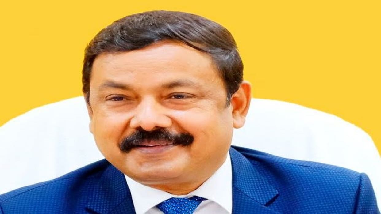 Bareilly DM said officers should conduct public hearing in the office every day from 10 am to 12 noon