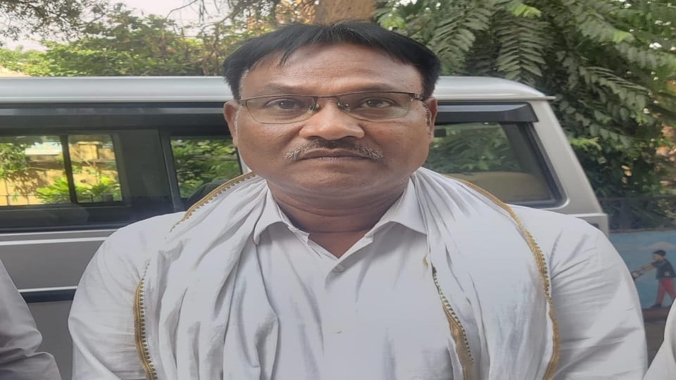 Absconding revenue inspector Ghanshyam Bhardwaj surrenders police sends him to jail in GPM