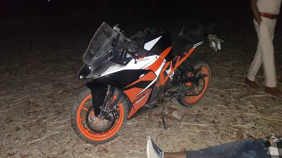 Uncontrolled bike collided with a tree, one youth died and another was injured in the accident