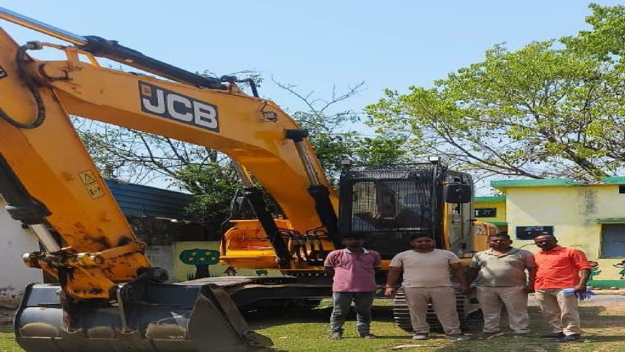 District administration seized JCB in case of illegal sand mining from Pari river in Chhattisgarh
