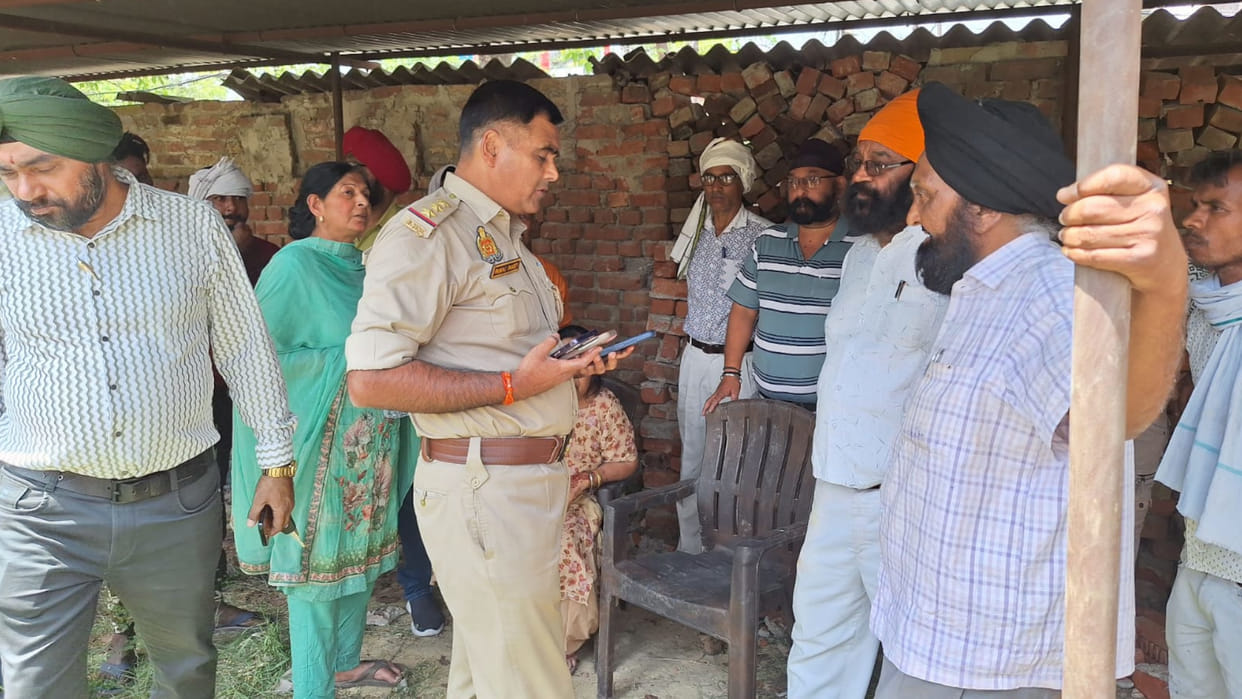 Dispute between 2 parties over land possession in Sant Kabir Nagar, police reached and controlled situation