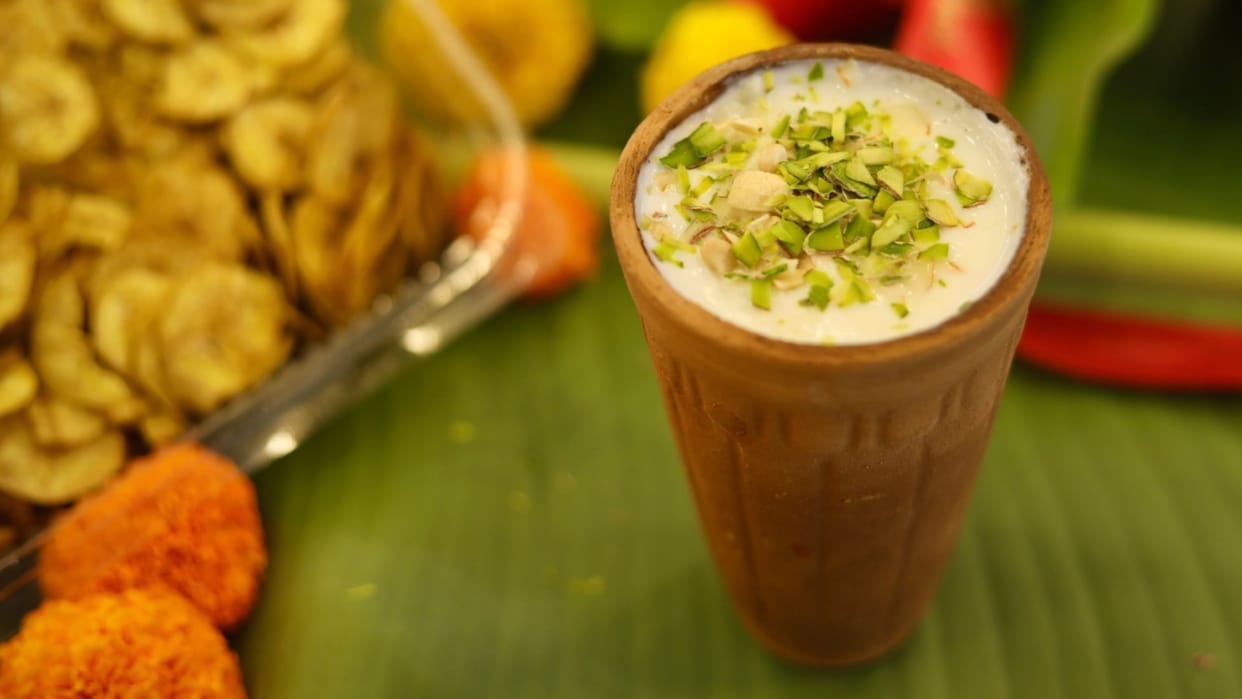 Dhaba style sweet lassi recipe Know How to make at home in Hindi dhabe jaisi lassi ghar par kaise banaen