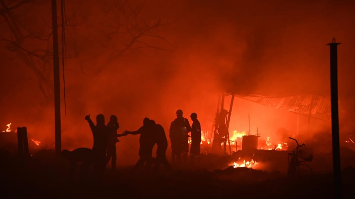 About 100 huts burnt to ashes in a fire in Kesari Kheda area of Alambagh, Lucknow