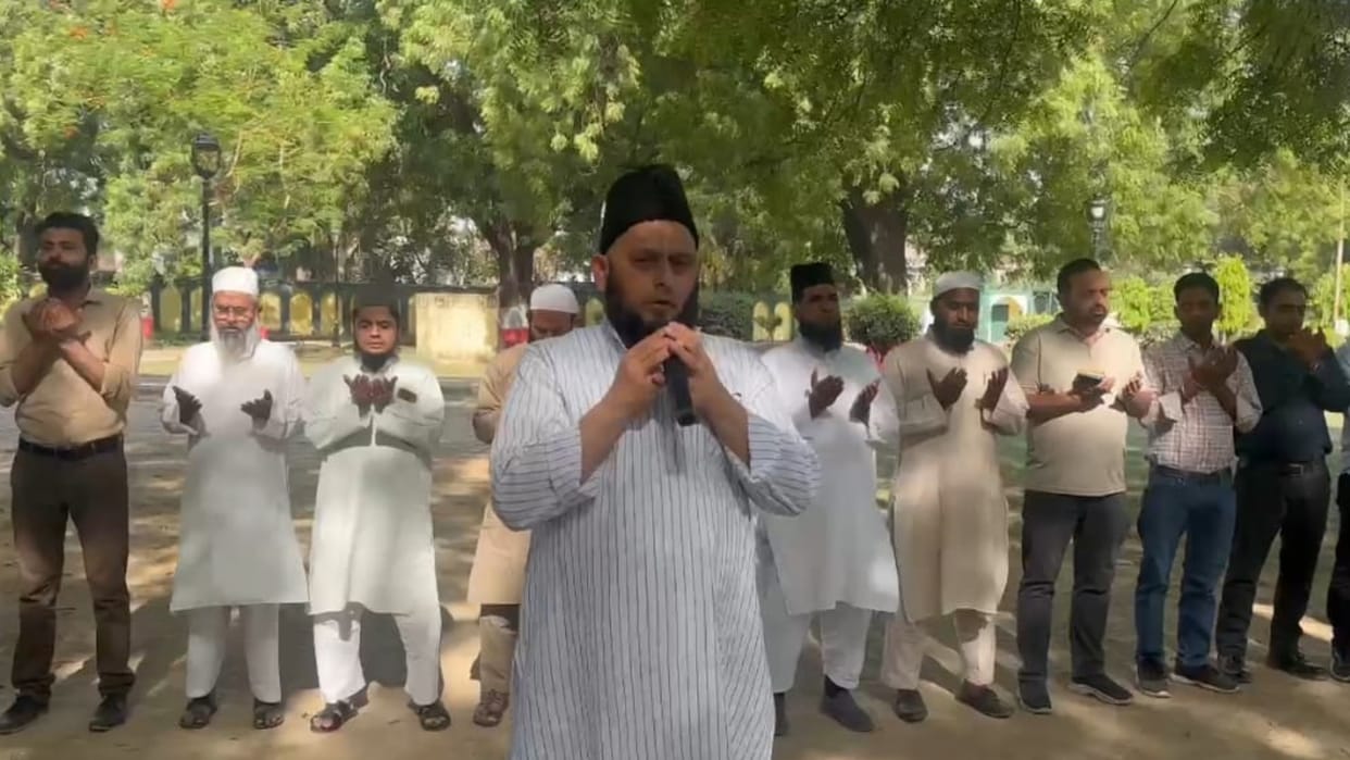 Pahalgam terror attack: condolence meeting organised at Aishbagh Eidgah.
