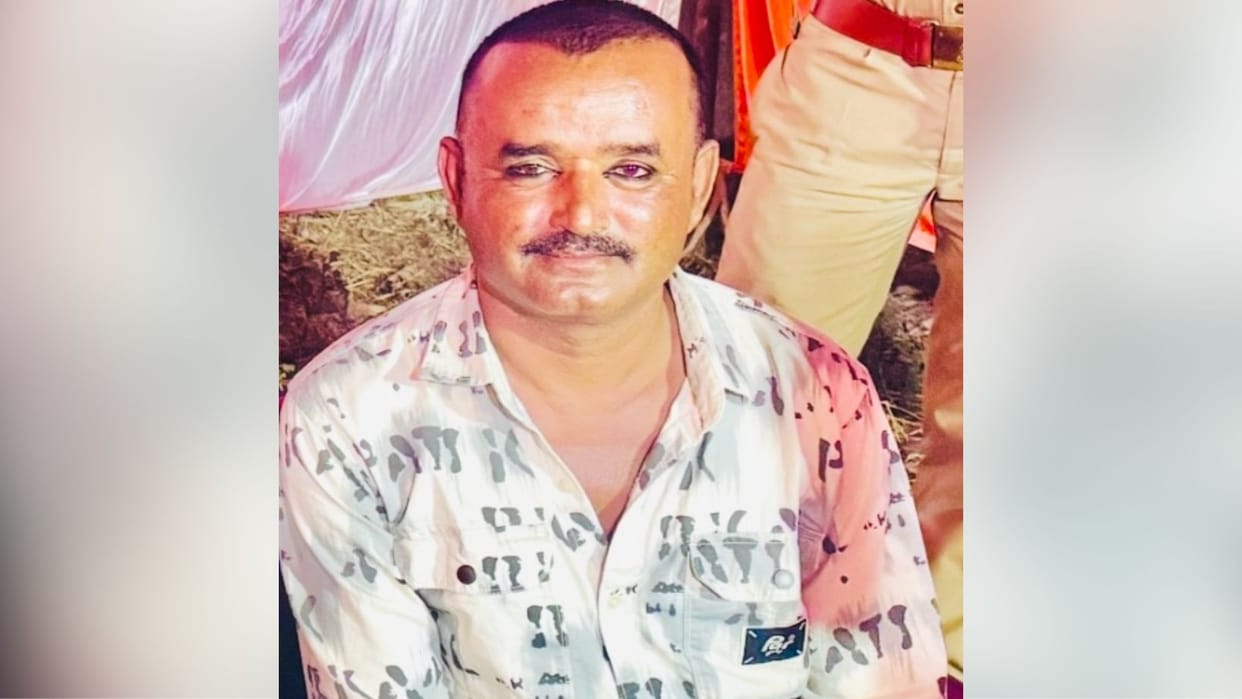 Varanasi road accident young man died and two people injured in collision between tractor and scooty