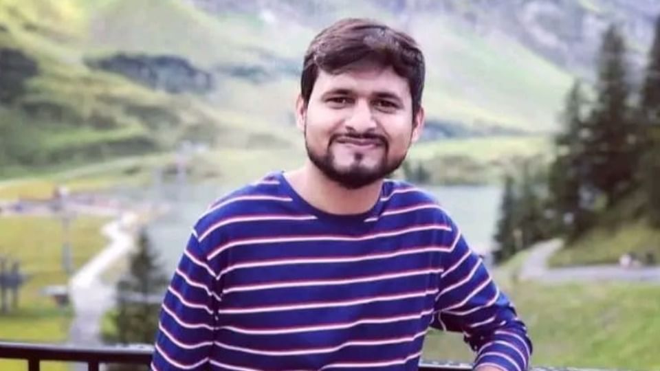 Pahalgam Attack up Man Shubham Shot Dead Infront of Wife in Jammu Kashmir Attack Check Video