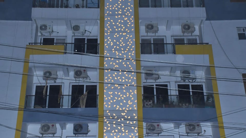 Pahalgam Attack up Man Shubham Shot Dead Infront of Wife in Jammu Kashmir Attack Check Video