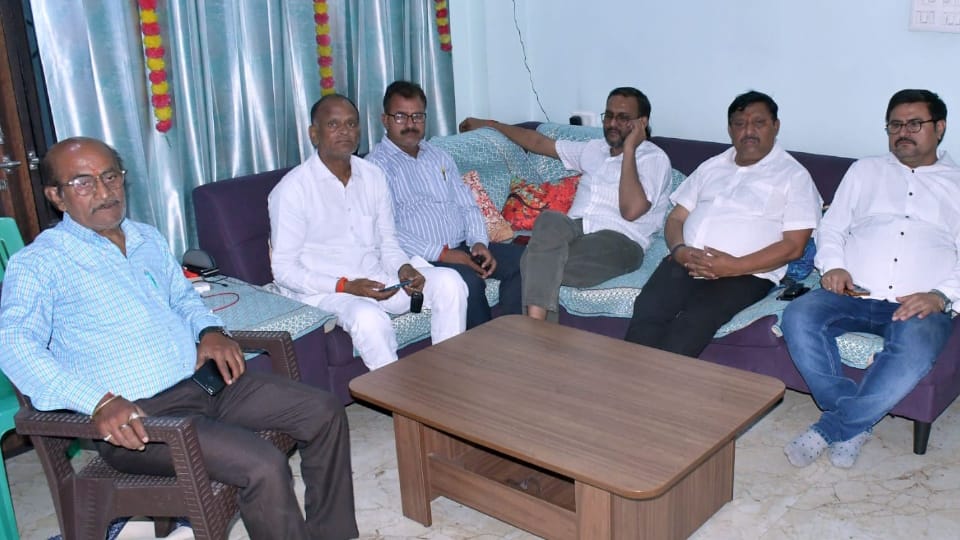 Pahalgam Attack up Man Shubham Shot Dead Infront of Wife in Jammu Kashmir Attack Check Video