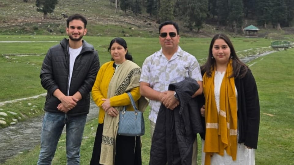 Pahalgam Terror Attack Chauhan family who returned from Kashmir to Dehradun told aap beeti