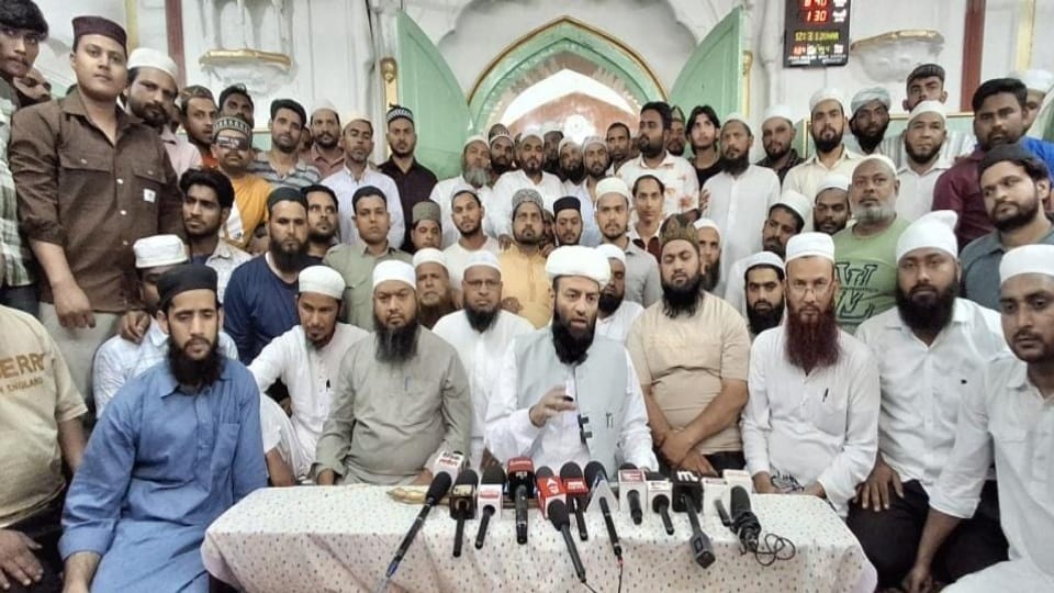 Protest in Punjab against Pahalgam attack, Muslims and Hindus burnt Pakistan flag