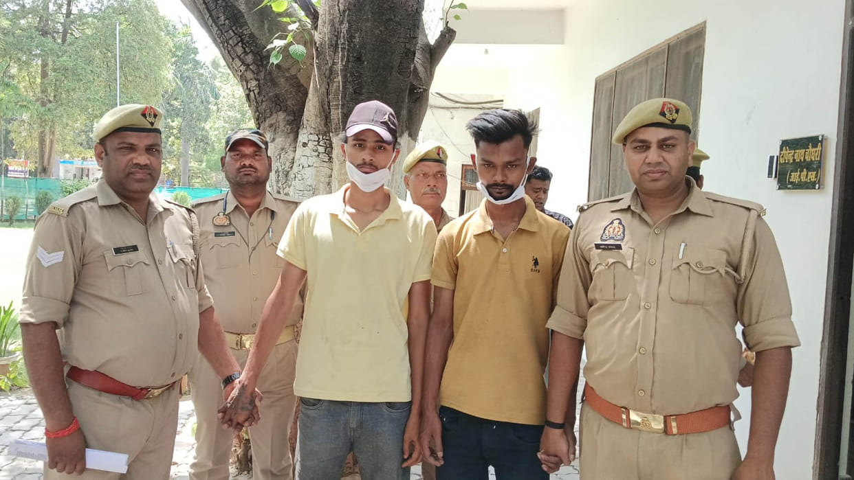 Kanpur: Two robbers who looted mobile phones and sold them to online companies were arrested