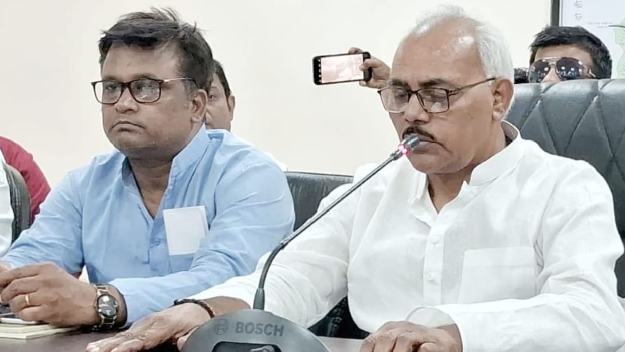 Leader of opposition party lal bihari yadav met samajwadi party leader Harish Mishra in jail