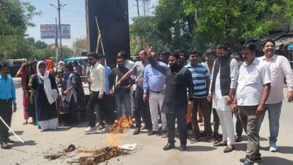 Pahalgam Attack People are angry against terrorism Pakistan effigy burnt in Bareilly